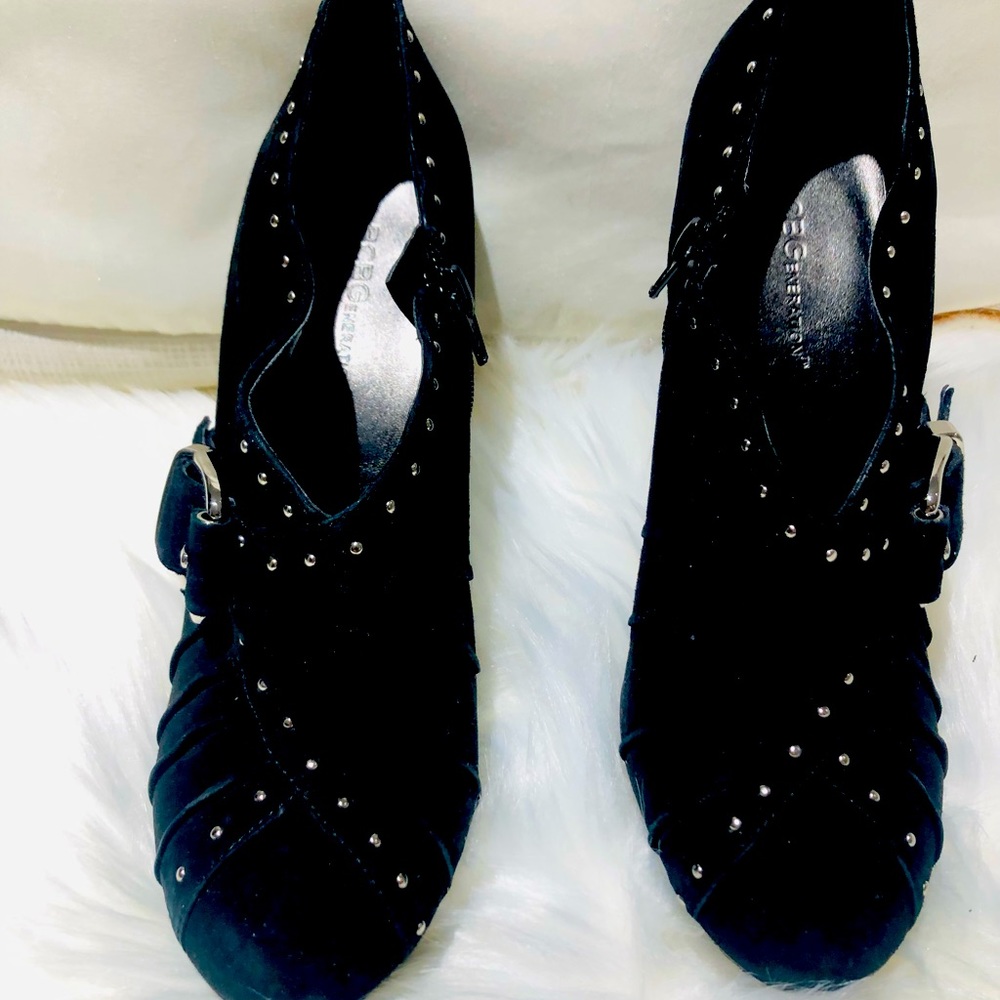 EUC - BCBG platform shoes-used once! It is great for winter!